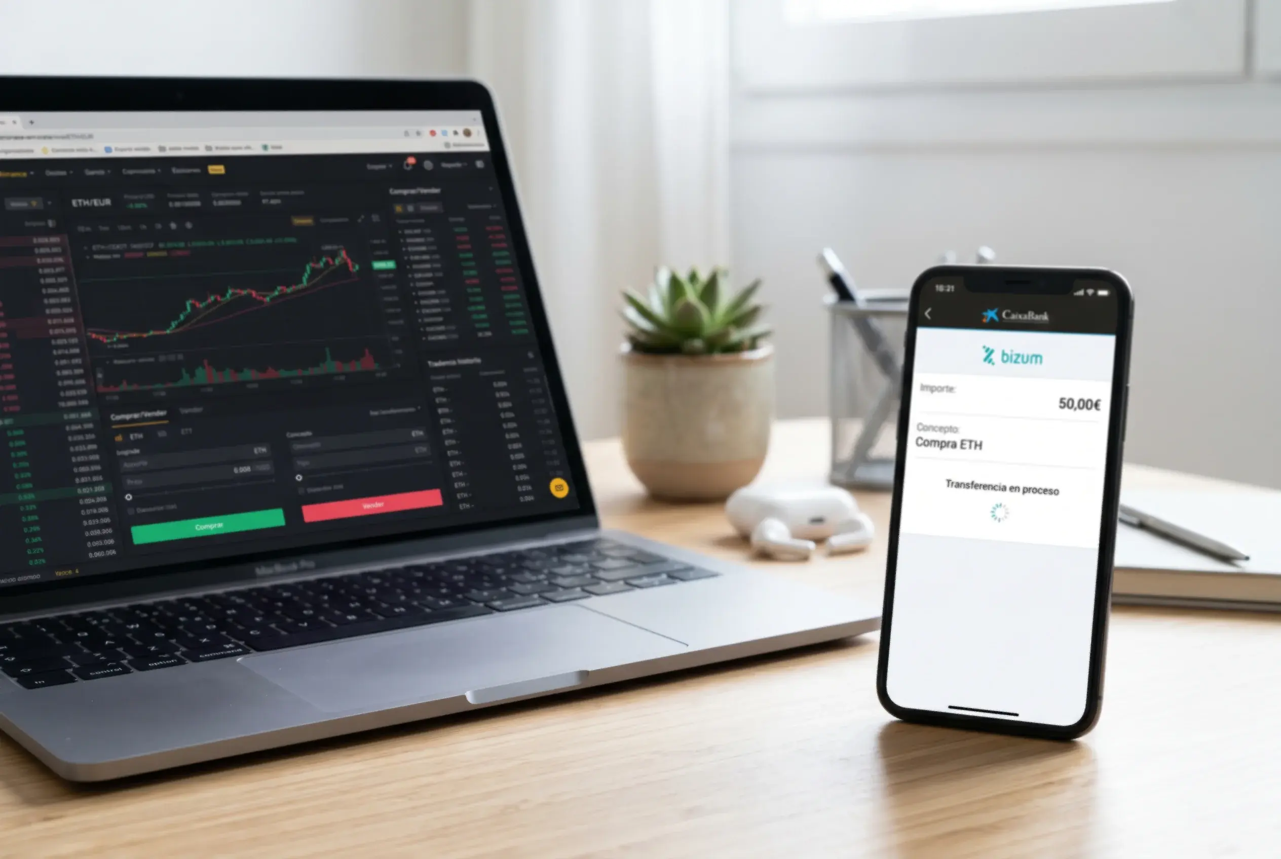 Smartphone mostrando la aplicación bancaria con una transferencia Bizum en pantalla y un portátil con un exchange de cripto al lado